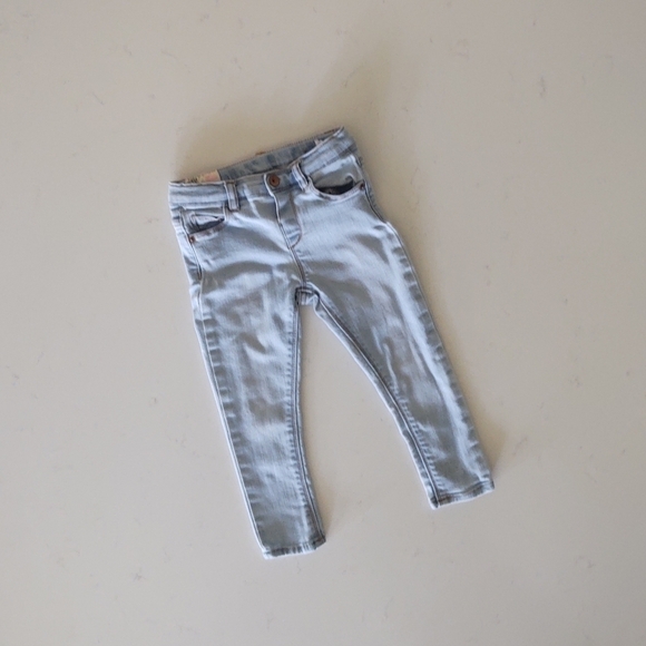 ZARA | Lightwash Denim Jeans - Picture 3 of 4